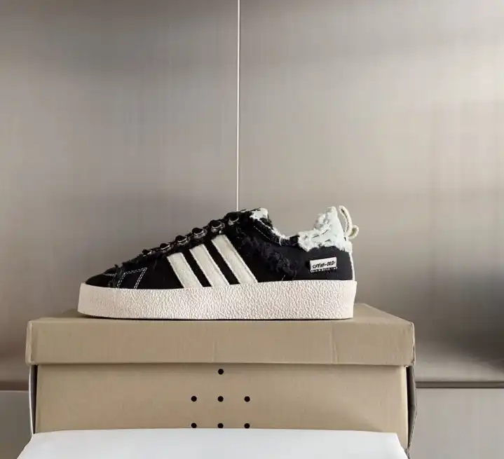 hype Adidas Sneakers