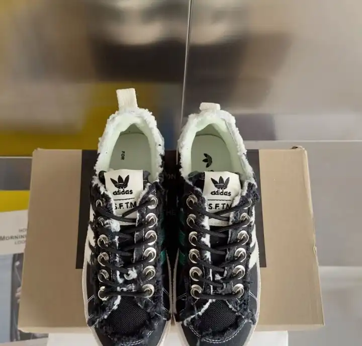 hype Adidas Sneakers