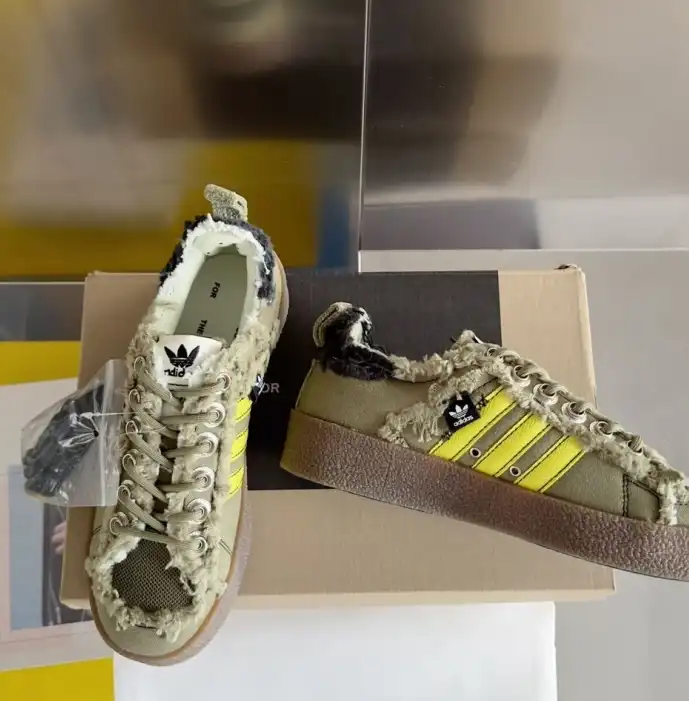 hype Adidas Sneakers