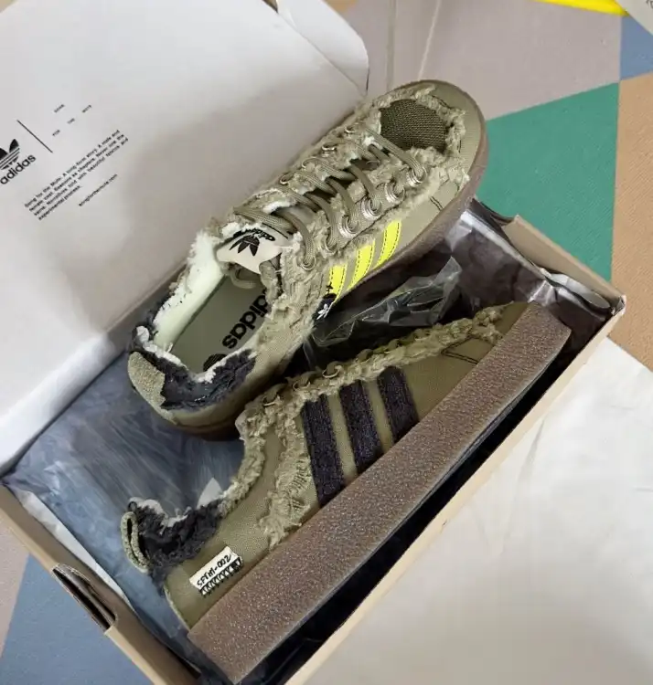 hype Adidas Sneakers