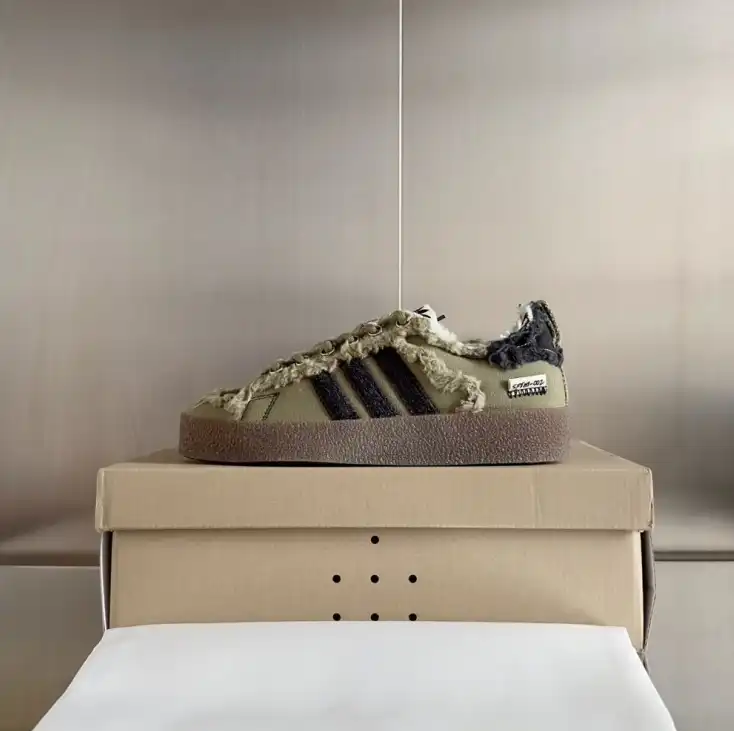 hype Adidas Sneakers