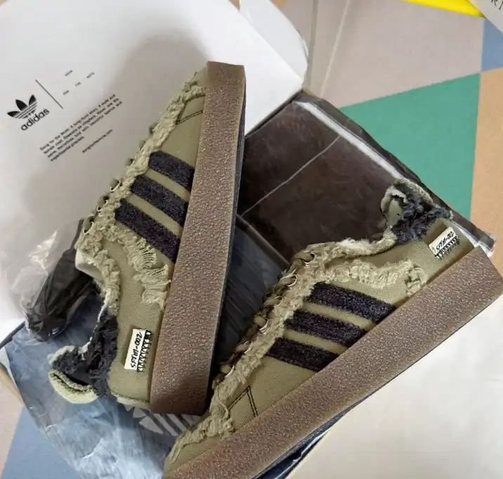 hype Adidas Sneakers