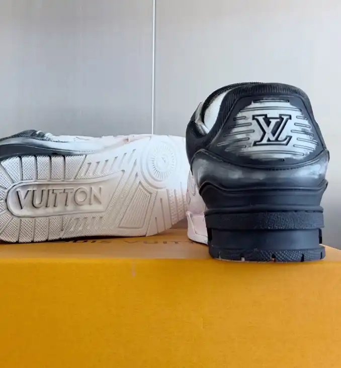 hype Louis Vuitton Sneakers