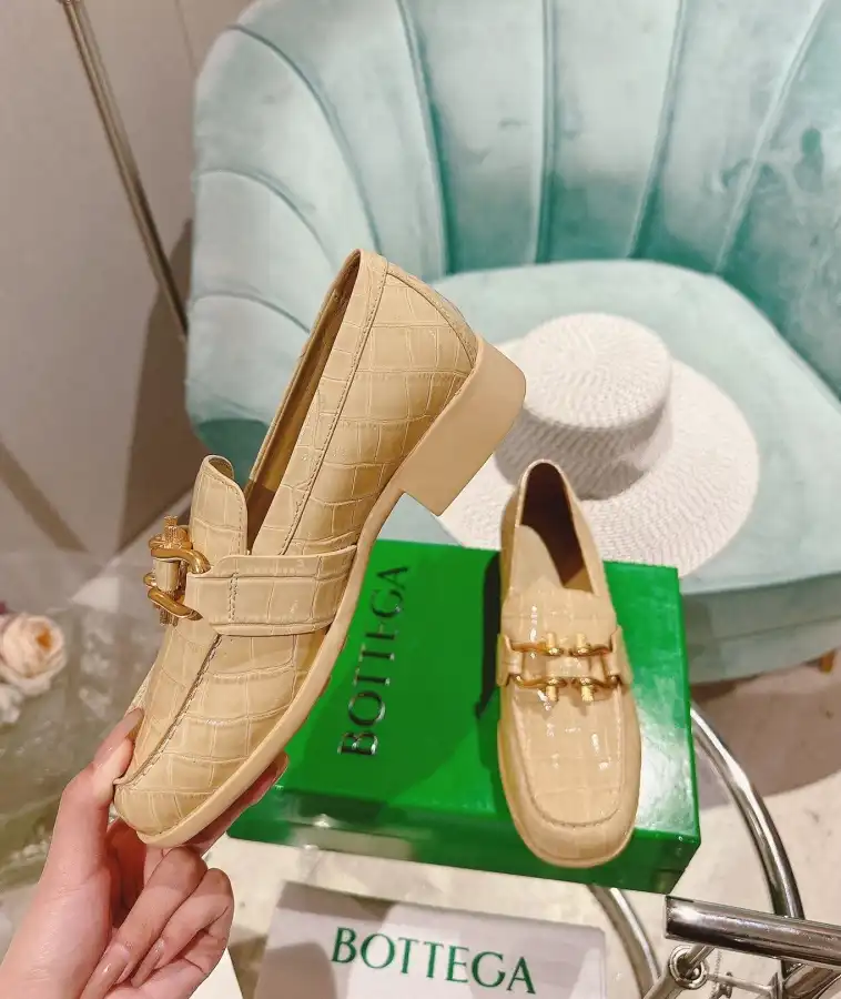 hype Bottega Veneta flat shoes