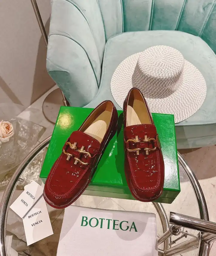 hype Bottega Veneta flat shoes