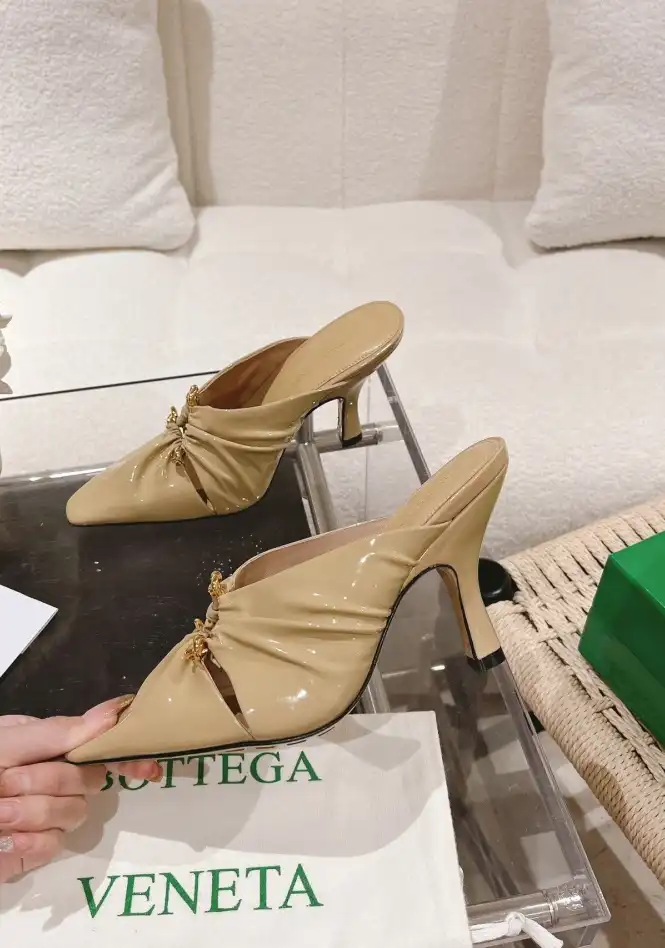 hype Bottega Veneta flat shoes