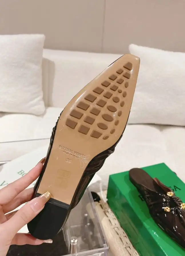 hype Bottega Veneta flat shoes