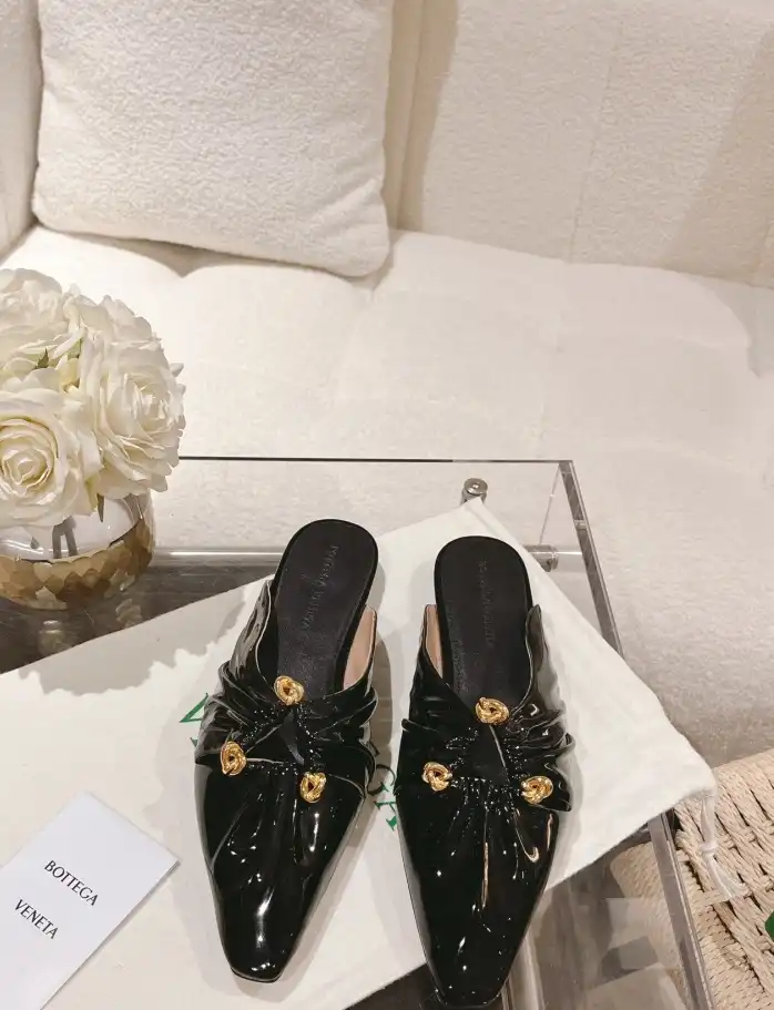 hype Bottega Veneta flat shoes