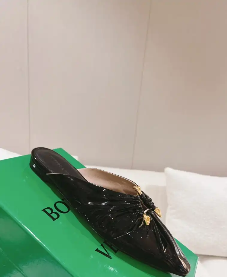 hype Bottega Veneta flat shoes