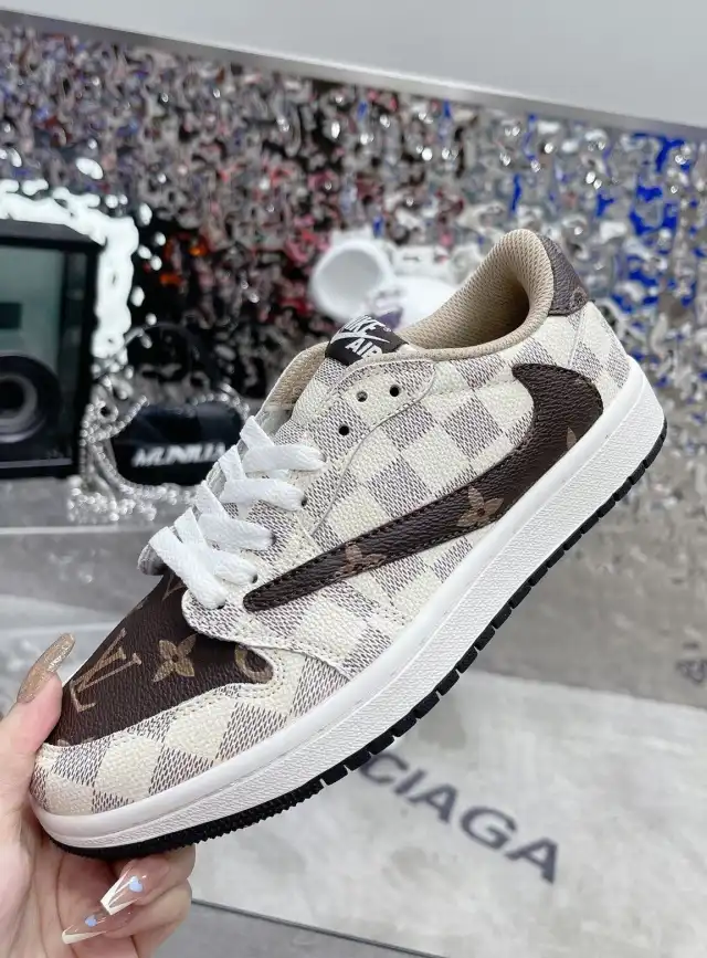 hype Louis Vuitton Sneakers