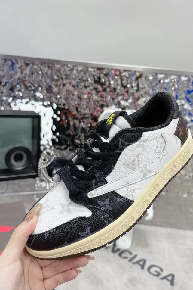 hype Louis Vuitton Sneakers