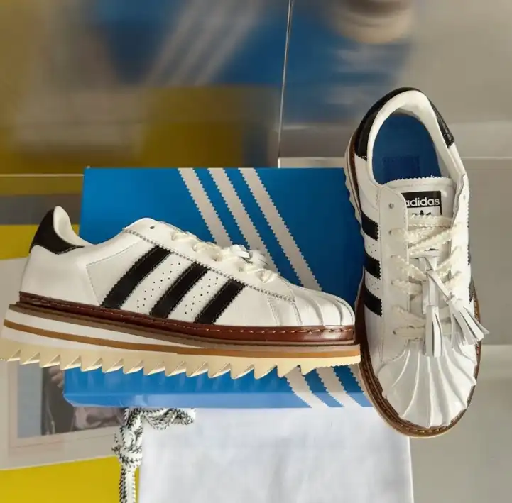 hype Adidas Sneakers