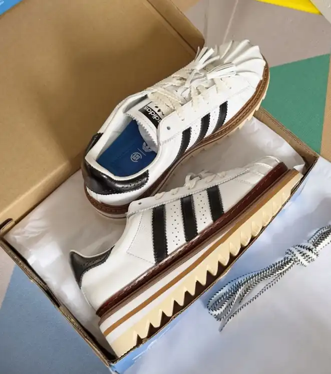 hype Adidas Sneakers