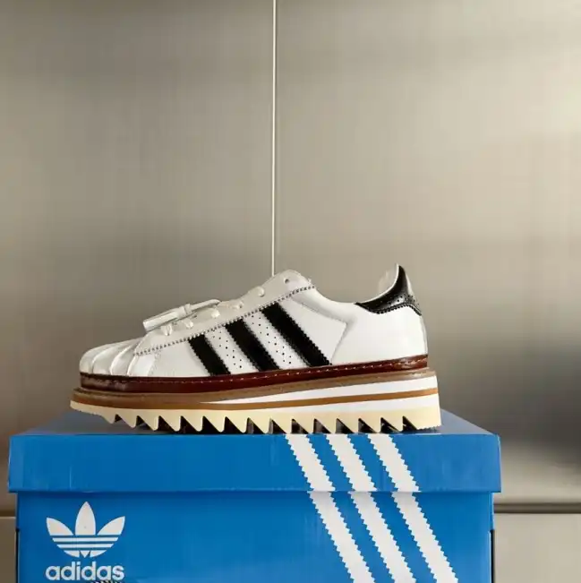 hype Adidas Sneakers