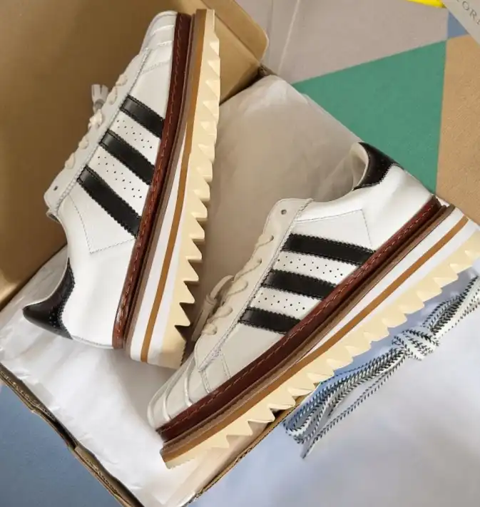 hype Adidas Sneakers