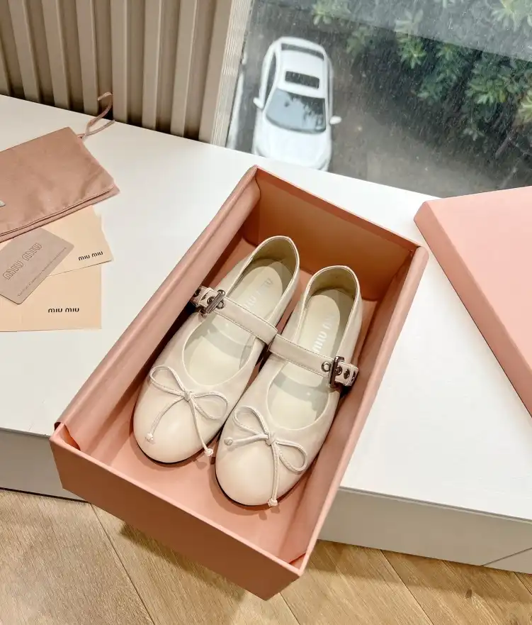 hype Miu Miu flat shoes