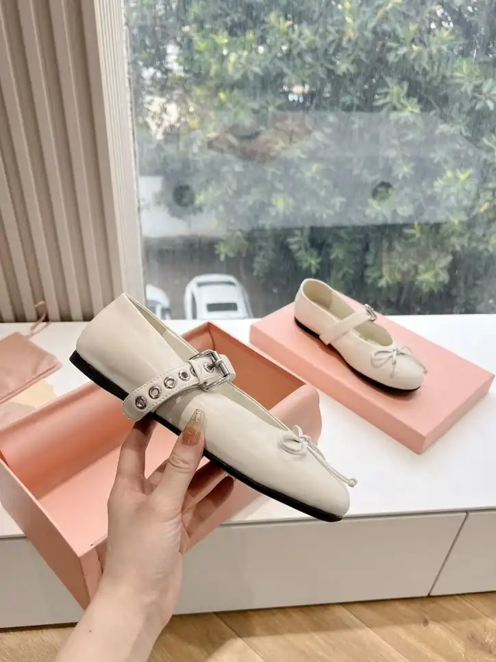 hype Miu Miu flat shoes