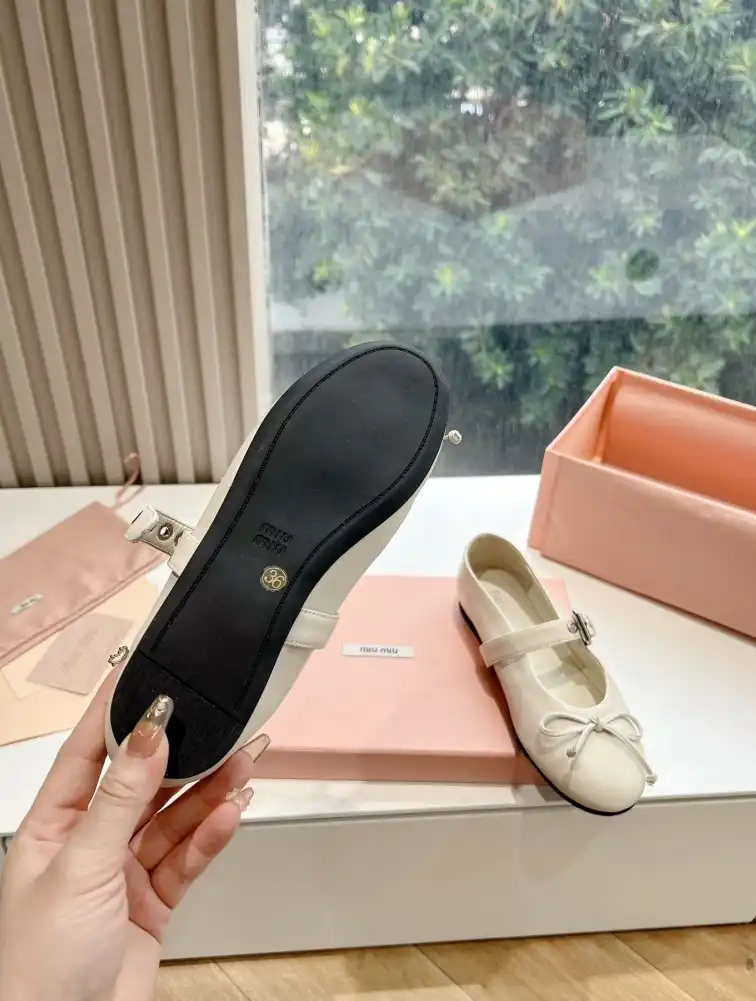 hype Miu Miu flat shoes