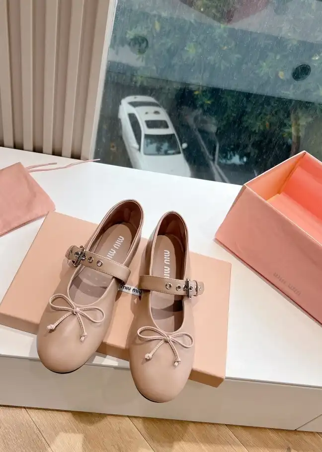 hype Miu Miu flat shoes