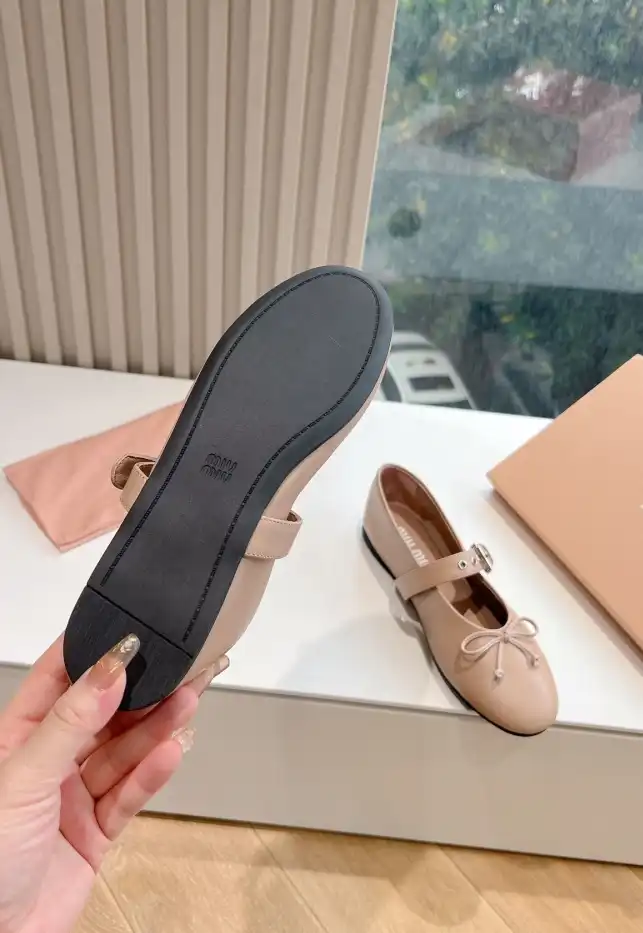 hype Miu Miu flat shoes