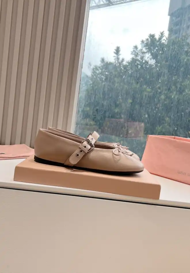 hype Miu Miu flat shoes