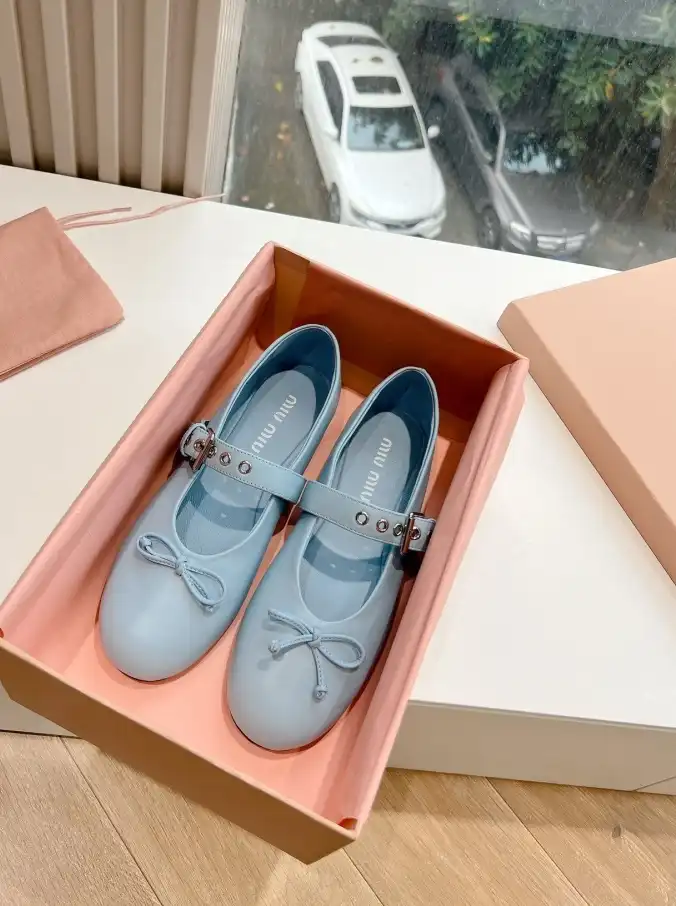 hype Miu Miu flat shoes