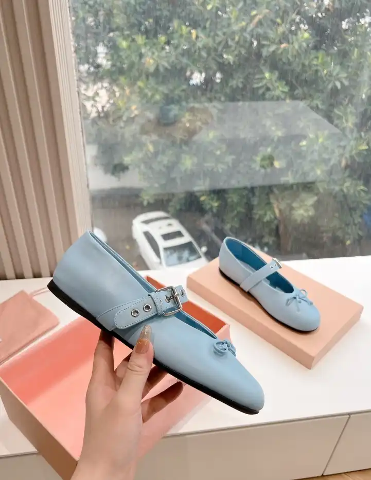 hype Miu Miu flat shoes