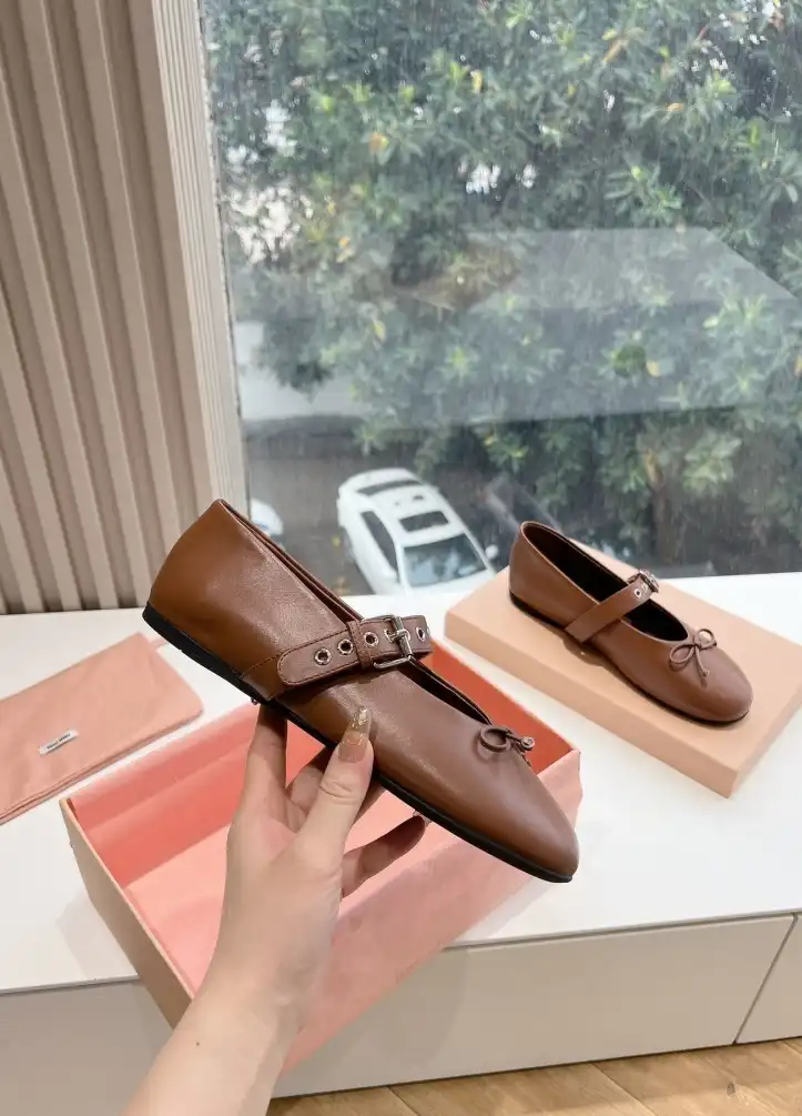 hype Miu Miu flat shoes