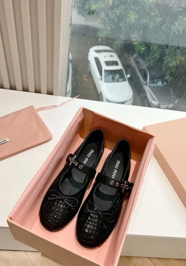 hype Miu Miu flat shoes