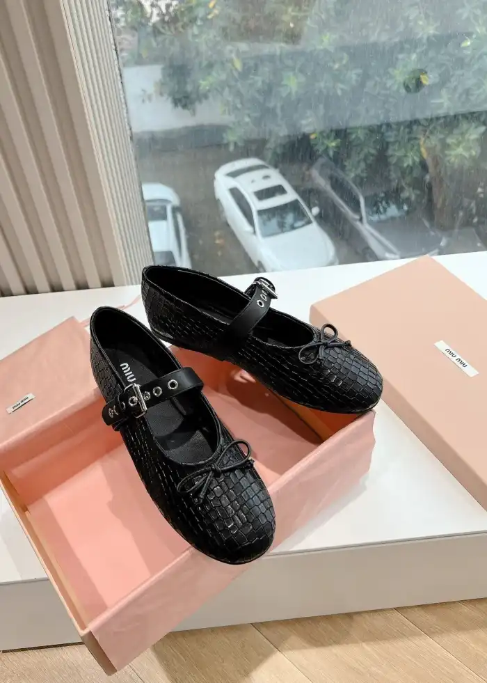 hype Miu Miu flat shoes