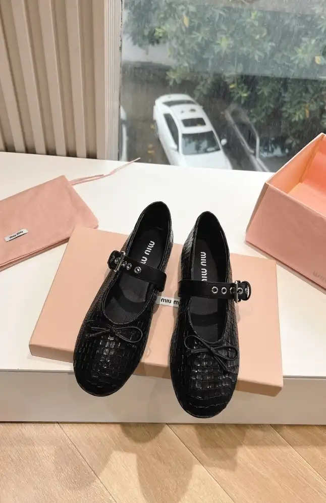 hype Miu Miu flat shoes