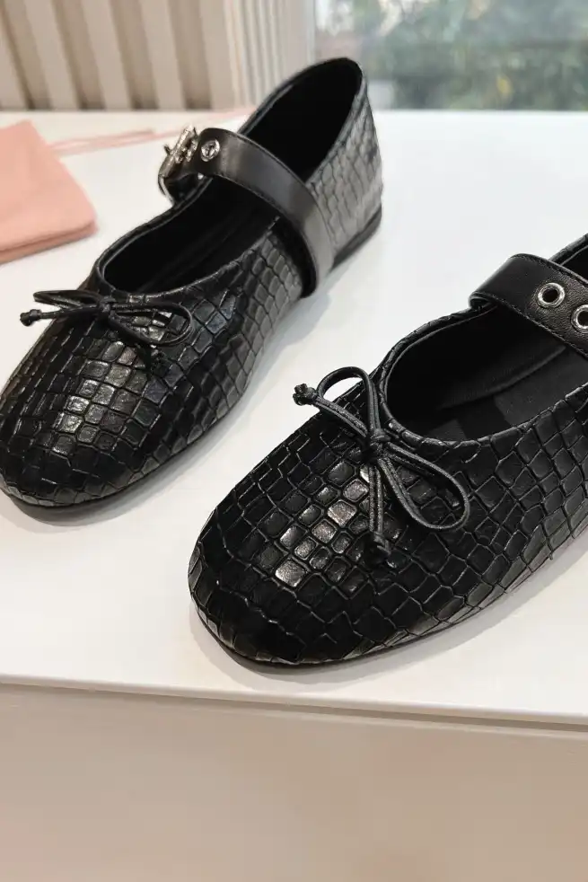 hype Miu Miu flat shoes