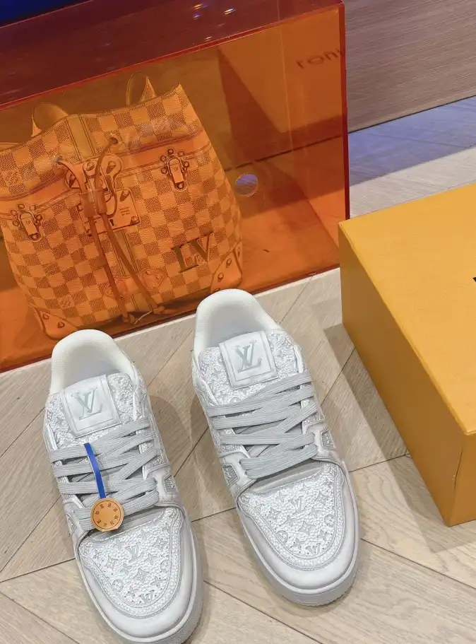 hype Louis Vuitton Sneakers