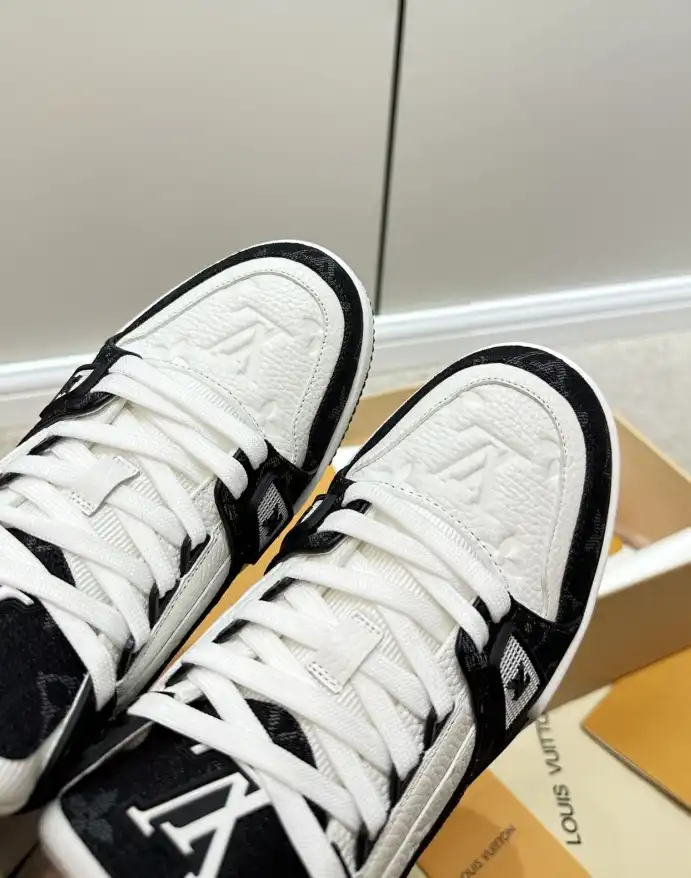 hype Louis Vuitton Sneakers