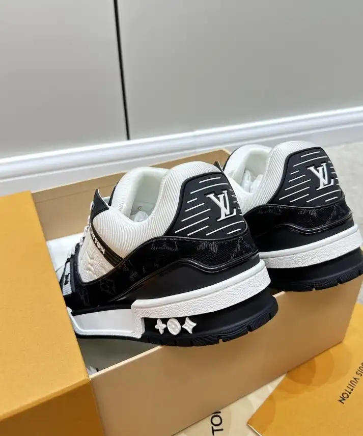 hype Louis Vuitton Sneakers