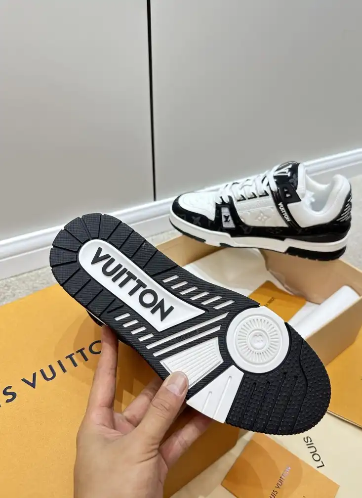 hype Louis Vuitton Sneakers