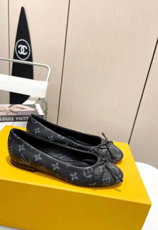 hype LV flat shoes