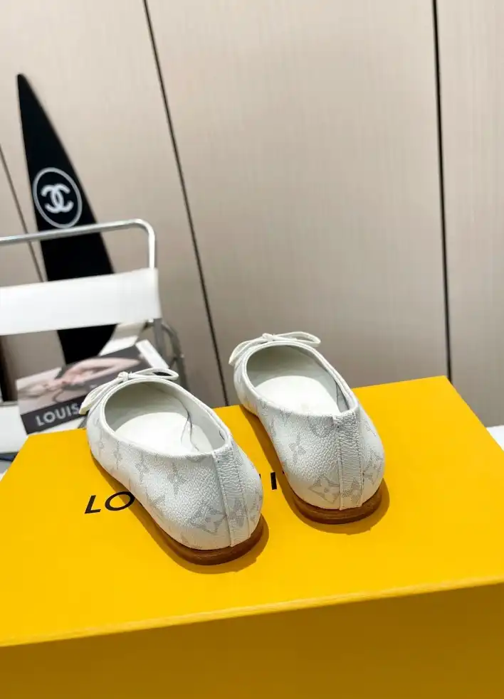 hype LV flat shoes