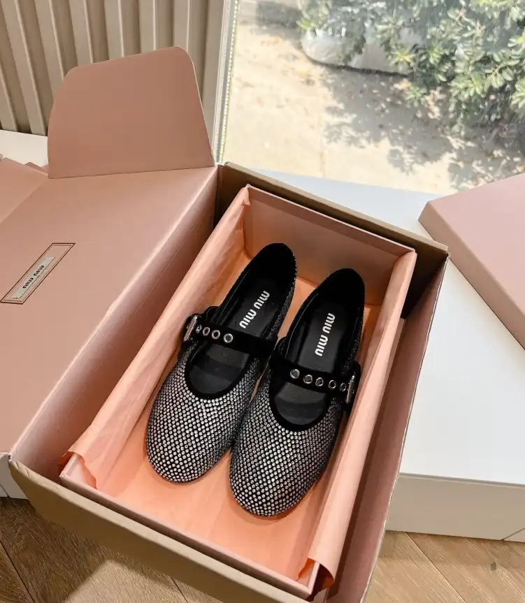 hype Miu Miu flat shoes