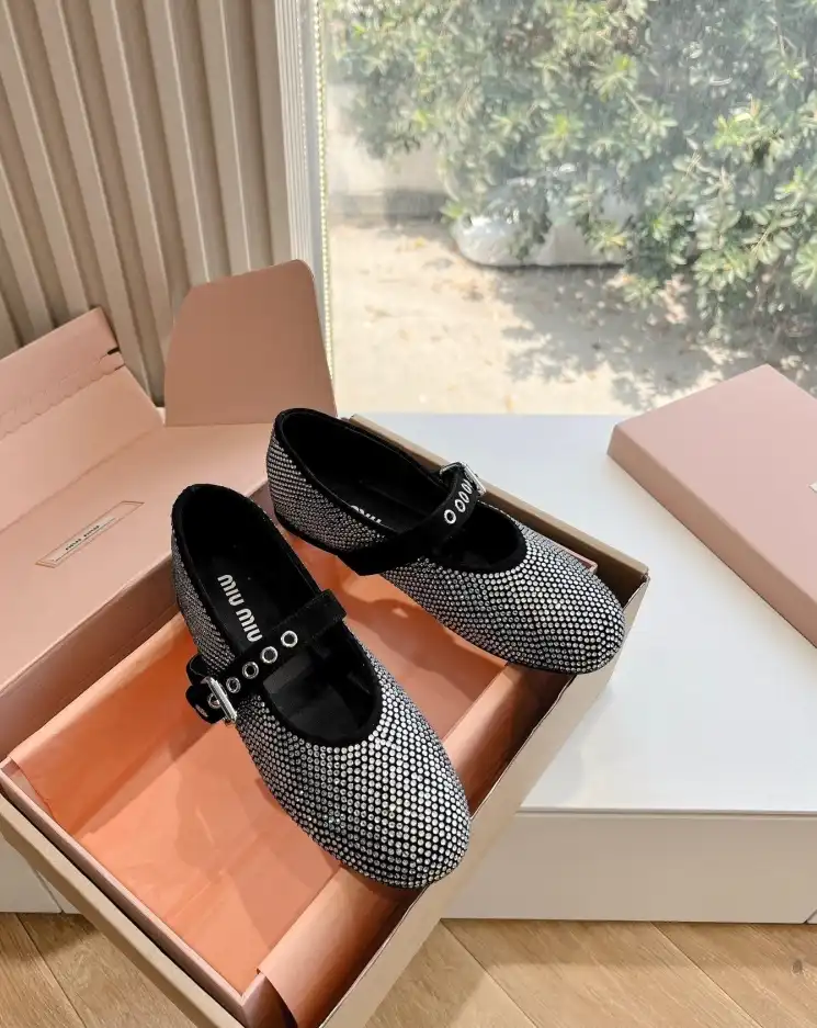 hype Miu Miu flat shoes