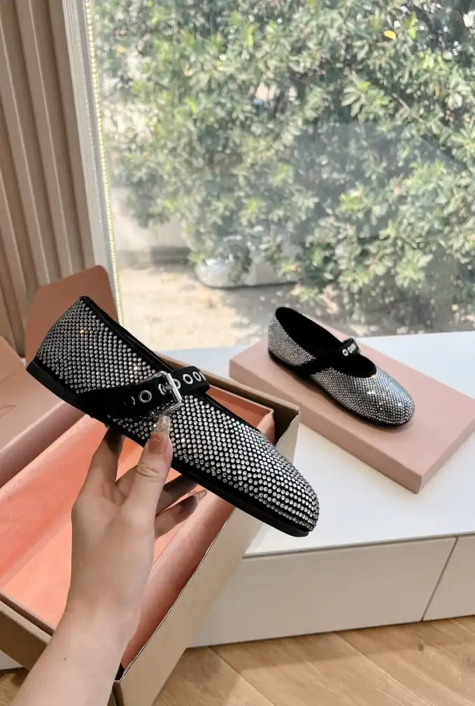 hype Miu Miu flat shoes