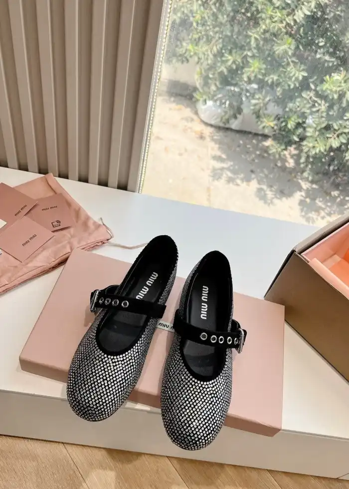 hype Miu Miu flat shoes