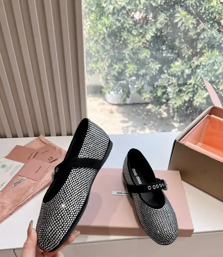 hype Miu Miu flat shoes