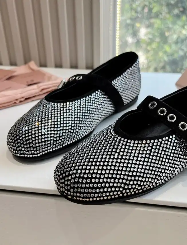 hype Miu Miu flat shoes