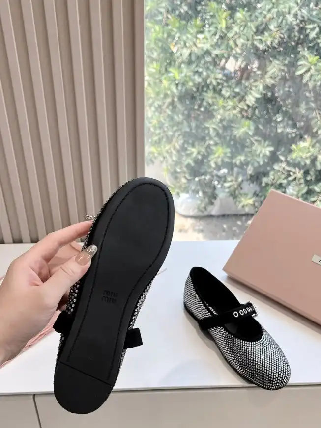 hype Miu Miu flat shoes