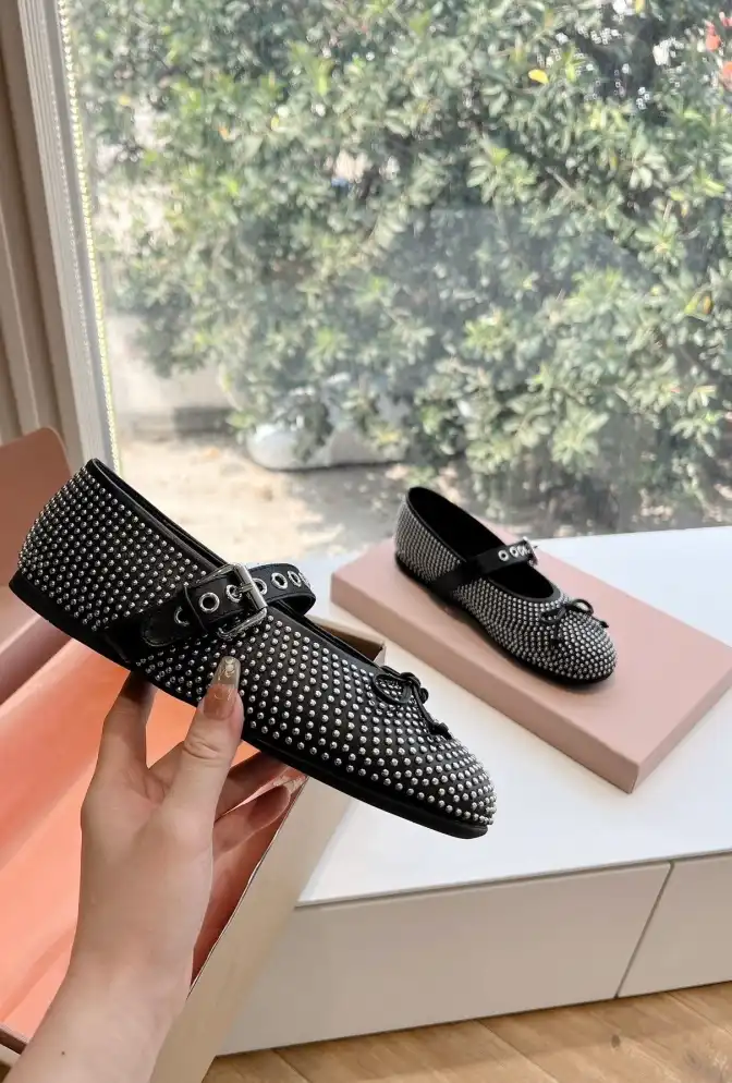 hype Miu Miu flat shoes