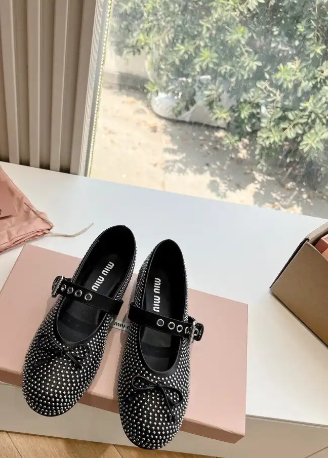 hype Miu Miu flat shoes