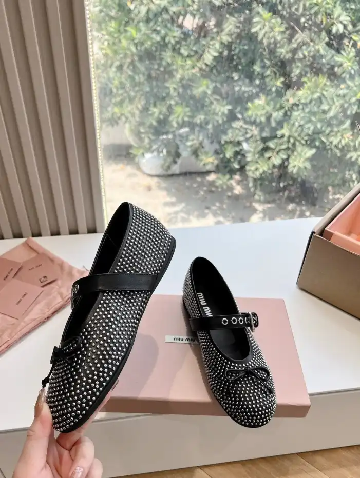 hype Miu Miu flat shoes