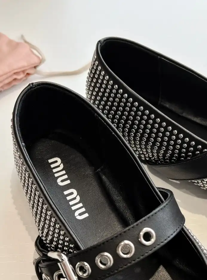 hype Miu Miu flat shoes