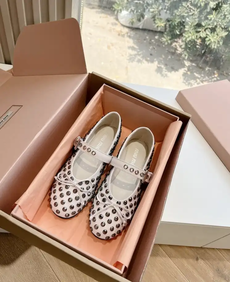 hype Miu Miu flat shoes